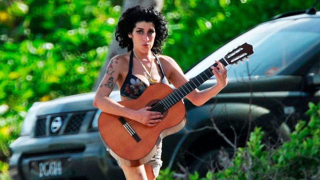 Amy Winehouse, Ed Sheeran, Black Eyed Peas, Will Smith y sus guitarras fabricadas en Alicante Amy Winehouse, Ed Sheeran, Black Eyed Peas, Will Smith y sus guitarras fabricadas en Alicante