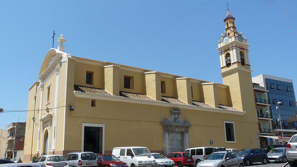 El campanario de Picassent activa el modo nocturno