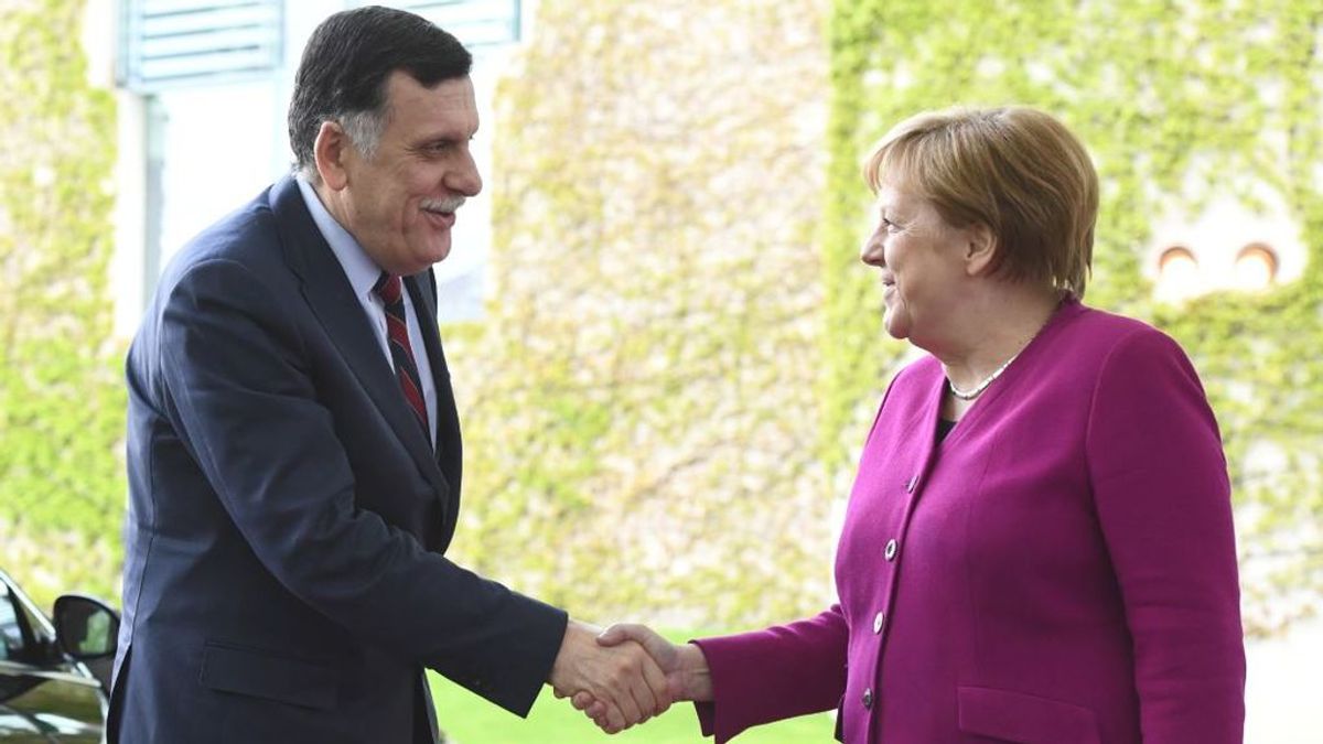 Merkel organiza una conferencia internacional en Berlín para tratar de poner paz en el avispero libio Merkel organiza una conferencia internacional en Berlín para tratar de poner paz en el avispero libio