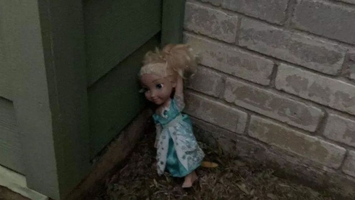 El terror de Elsa, la muñeca de 'Frozen': una familia asegura que está poseída y que no pueden deshacerse de ella