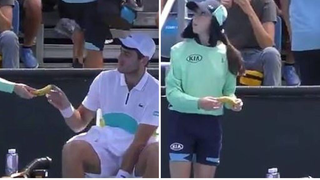 El juez de silla recrimina a un tenista en el US Open tras pedirle a una recogepelotas que le diese el plátano pelado El juez de silla recrimina a un tenista en el US Open tras pedirle a una recogepelotas que le diese el plátano pelado