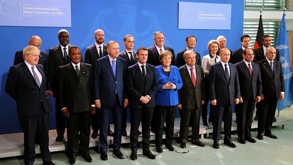Merkel logra un compromiso internacional en Berlín para avanzar hacia la paz en Libia Merkel logra un compromiso internacional en Berlín para avanzar hacia la paz en Libia