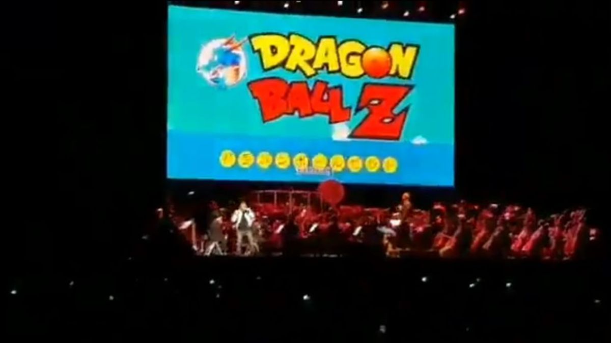 El cantante japonés de 'Dragon Ball', herido tras caer desde dos metros en el escenario del Wizink Center