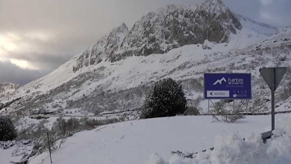 Carreteras cortadas por la nieve en toda la península