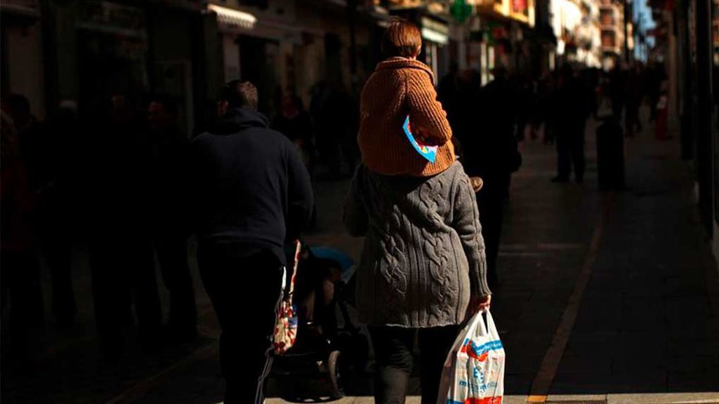 Los cuidados no remunerados realizados por mujeres en España equivalen a 16 millones de personas trabajando gratis Los cuidados no remunerados realizados por mujeres en España equivalen a 16 millones de personas trabajando gratis