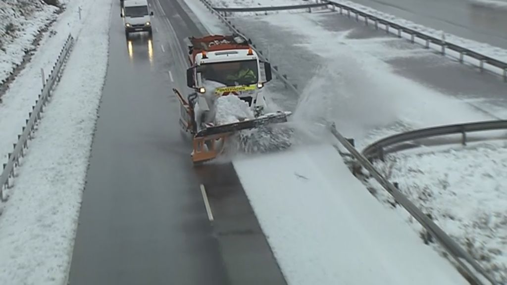 Colapso en las principales carreteras de la zona mediterránea  por las fuertes nevadas