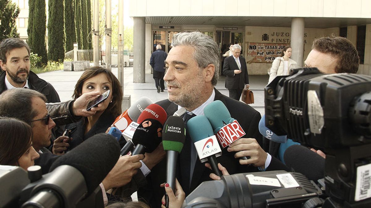 Miguel Ángel Rodríguez, ex Aznar, vuelve a la política de la mano de Ayuso y borra su cuenta de Twitter Miguel Ángel Rodríguez, ex Aznar, vuelve a la política de la mano de Ayuso y borra su cuenta de Twitter