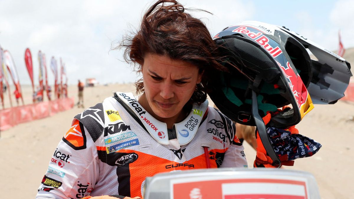 Un coche intentó atropellar a la piloto Laia Sanz durante una etapa en Arabia Saudí del Dakar: "Llegué temblando"