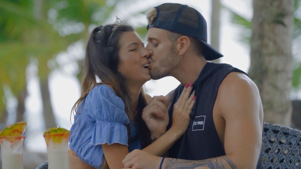 La cita entre Andrea y Óscar termina en beso: "Tiene algo que me engancha"