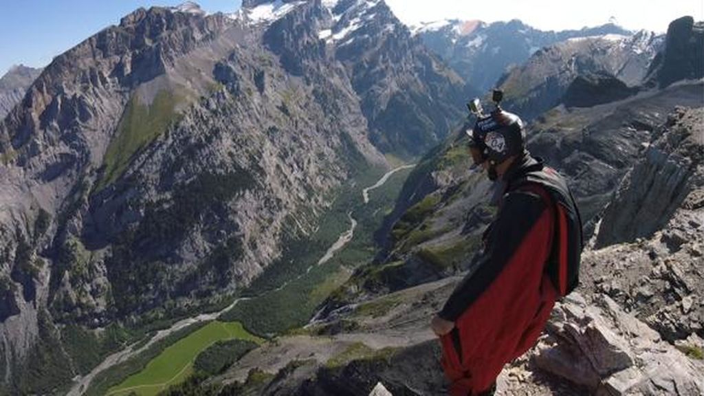 Juan Arenas, el ‘hombre pájaro’ que vuela a 240 kilómetros por hora