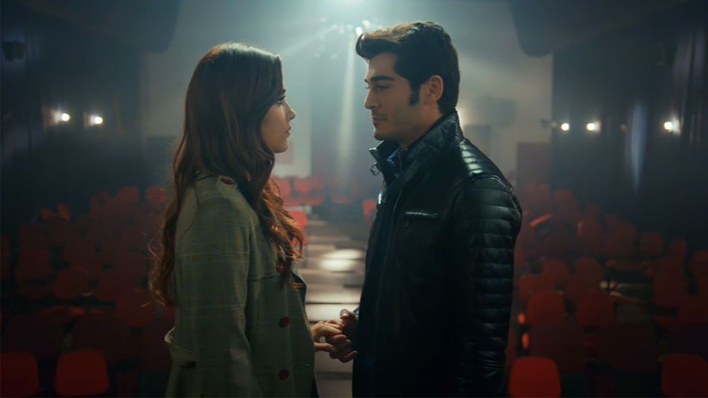 Murat le pide matrimonio a Hayat