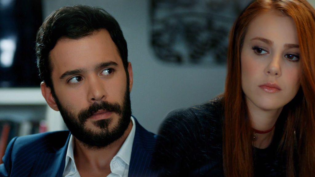 Ömer juega con Defne