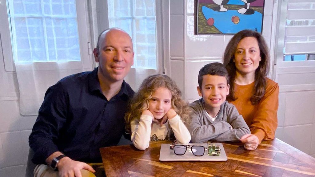 Una familia inventa unas gafas con memoria para combatir el alzhéimer Una familia inventa unas gafas con memoria para combatir el alzhéimer