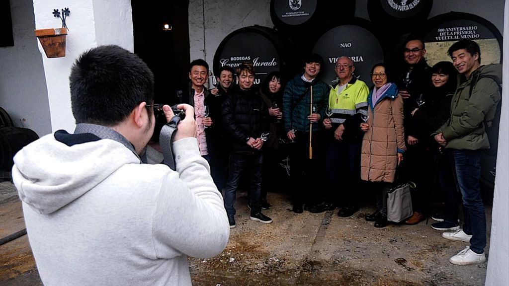 Fotografia de grupo en la bodega