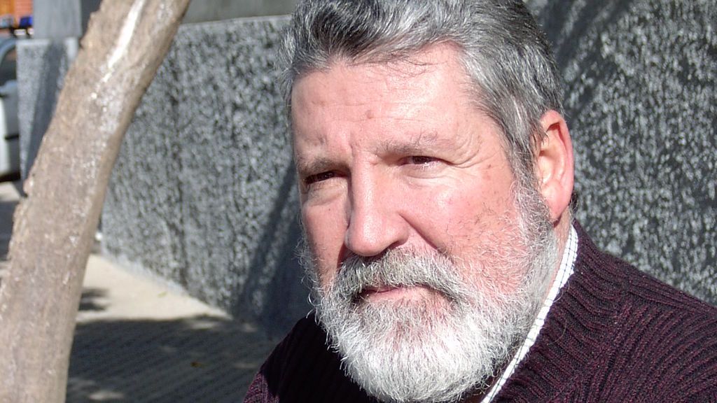 El escritor Antonio Perejil Delay, muerto a puñaladas por su hijo en Sevilla El escritor Antonio Perejil Delay, muerto a puñaladas por su hijo en Sevilla