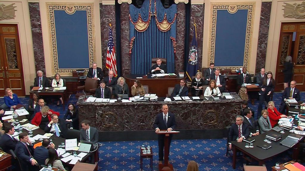 Un antiabortista irrumpe en el Senado durante el impeachment a Trump