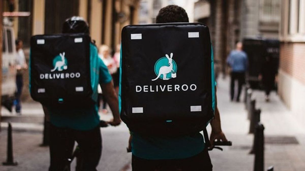Los 'riders' de Deliveroo son trabajadores de la empresa y no autónomos