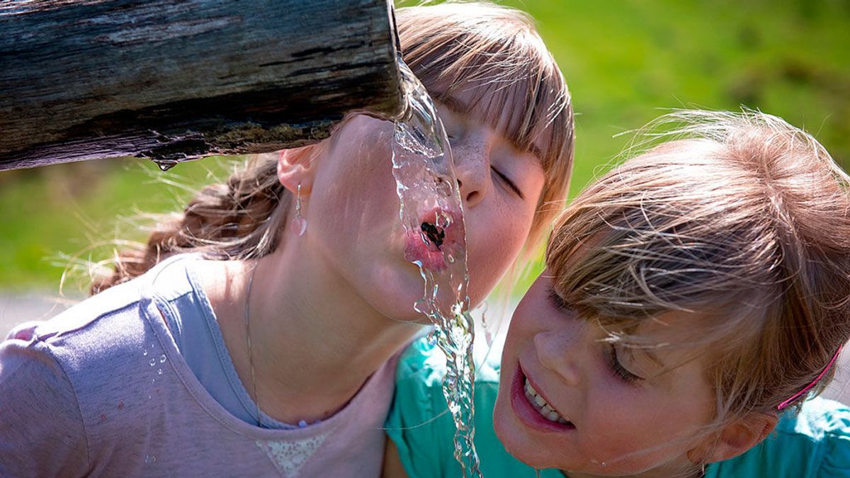 Beber agua del grifo no provoca cáncer: su cloración salva vidas Beber agua del grifo no provoca cáncer: su cloración salva vidas