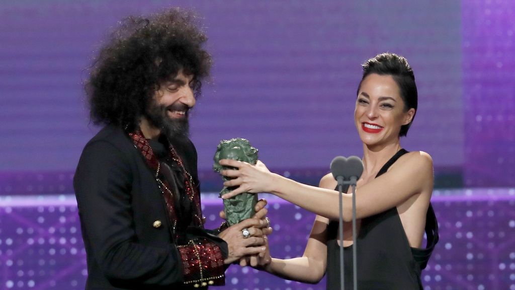 La directora Nata Moreno y el violinista Ara Malikian reciben el Goya a la mejor película documental, por ‘Una vida entre las cuerdas’