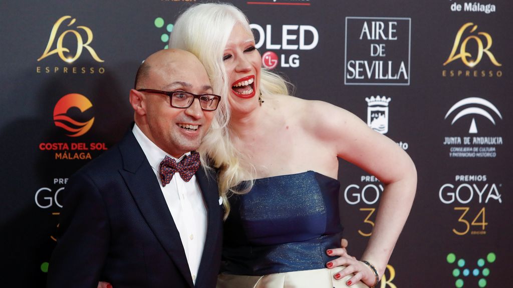 Jesús Vidal y su novia en la alfombra roja de los Premios Goya 2020