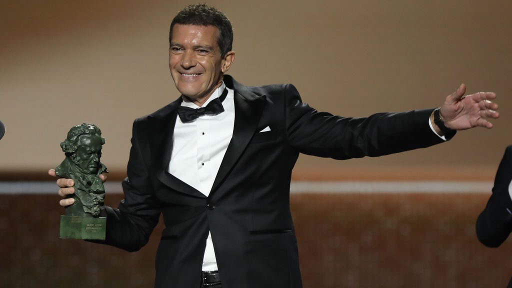 Antonio Banderas, al recoger el Goya: “Si mi cardiólogo está viendo esto estará flipando”