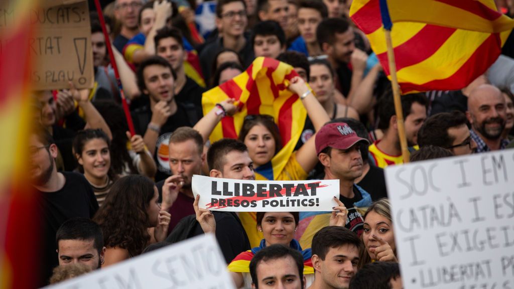 Grupos independentistas se manifestarán en el Parlament para apoyar a Torra y recibir a los políticos presos Grupos independentistas se manifestarán en el Parlament para apoyar a Torra y recibir a los políticos presos