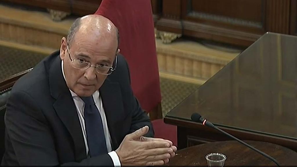 Dos versiones antitéticas abren una nueva fase del juicio a la cúpula de los Mossos Dos versiones antitéticas abren una nueva fase del juicio a la cúpula de los Mossos