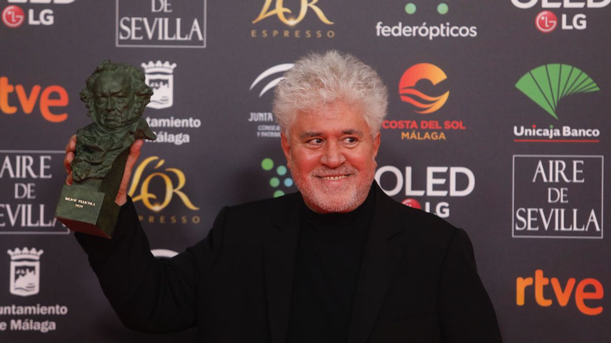La gran noche de Almodóvar en los Premios Goya: "A veces es más complicado ganar un premio aquí que en Hollywood"