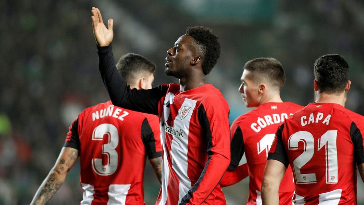El Espanyol identifica y estudia la expulsión de los 12 aficionados que insultaron a Iñaki Williams El Espanyol identifica y estudia la expulsión de los 12 aficionados que insultaron a Iñaki Williams