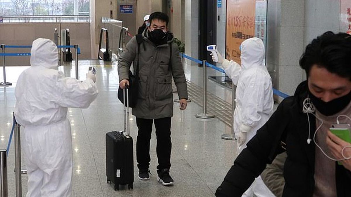 Estos padres chinos abandonan a sus hijos: tras impedir volar a uno por fiebre en plena alerta del Coronavirus