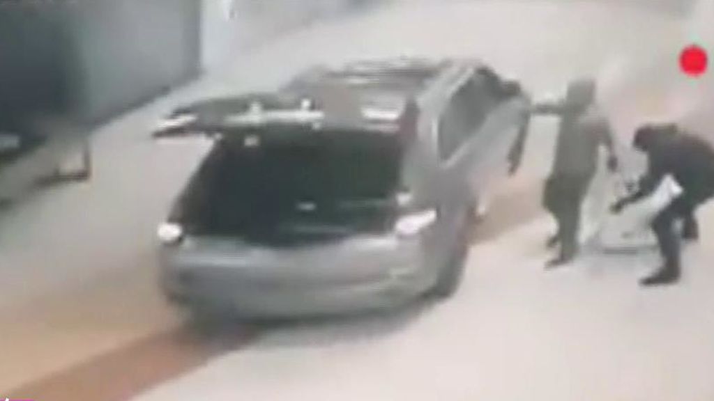 Alunizaje en Xanadú: las imágenes de los ladrones irrumpiendo en el centro comercial de Madrid