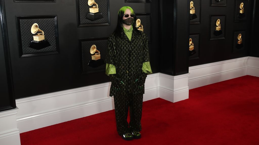 EuropaPress_2614441_January_26_2020_-_Los_Angeles_California_United_States__Billie_Eilish_arriving_at_the_62nd_GRAMMY_Awards_at_STAPLES_Center_in_Los_Angeles_CA_(Allen_J_Schaben__Los_Angeles_Times_ (1)