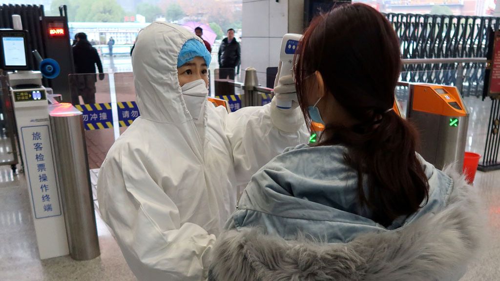 El Gobierno prepara la repatriación de la veintena de españoles atrapados en Wuhan El Gobierno prepara la repatriación de la veintena de españoles atrapados en Wuhan