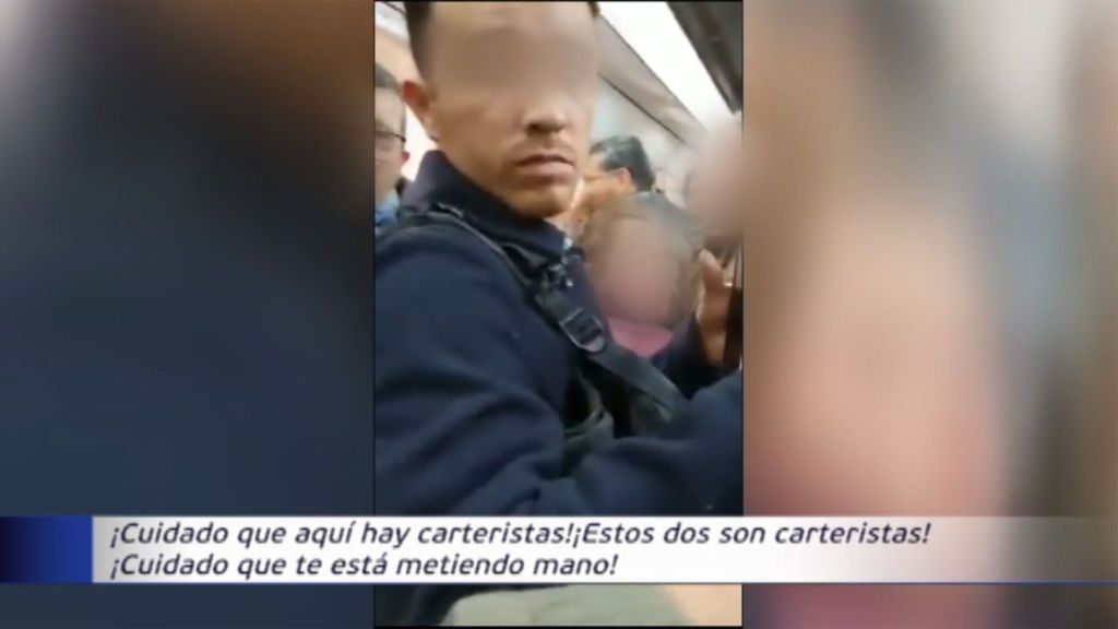 Una patrulla ciudadana evita que dos carteristas roben a una joven con síndrome de Down en el metro de Barcelona