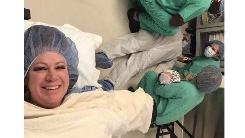 Una mujer inmortaliza con un selfi el momento en el que va a dar a luz y su marido se desmaya