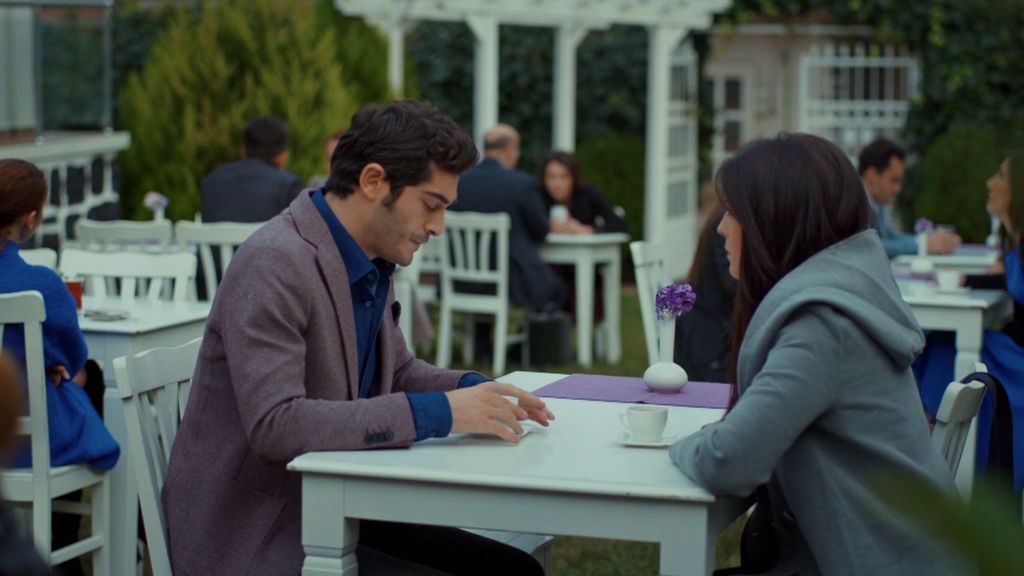 Murat se encuentra con otra mujer