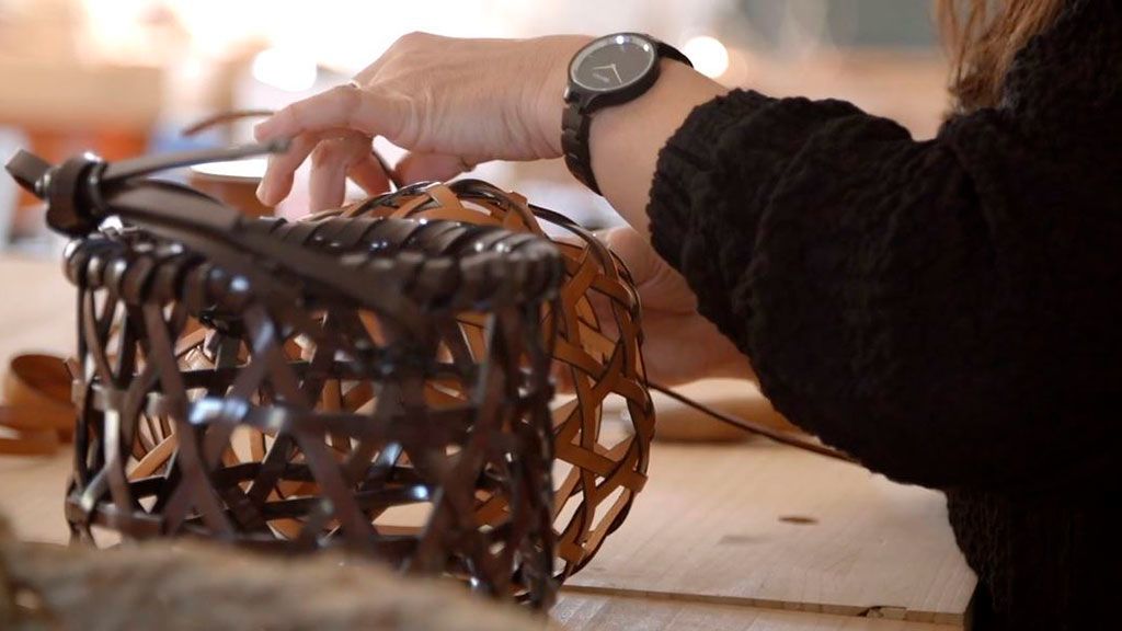 El arte gallego fascina a Loewe: los bolsos de lujo con las técnicas tradicionales de cestería El arte gallego fascina a Loewe: los bolsos de lujo con las técnicas tradicionales de cestería