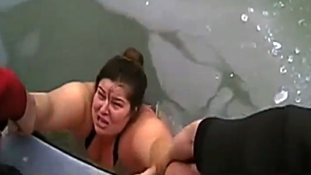 Una mujer, a punto de morir congelada, tras caer en un lago congelado en Michigan