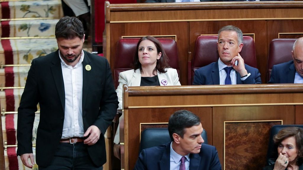 Dos rectificaciones en siete horas: ERC impone a Sánchez la fecha de la mesa de diálogo Dos rectificaciones en siete horas: ERC impone a Sánchez la fecha de la mesa de diálogo