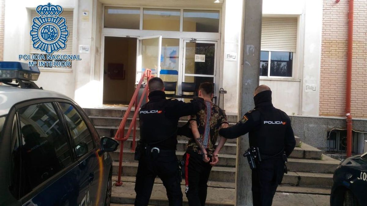 Detenido en Sevilla por retener y amenazar a su pareja embarazada durante un día y medio Detenido en Sevilla por retener y amenazar a su pareja embarazada durante un día y medio