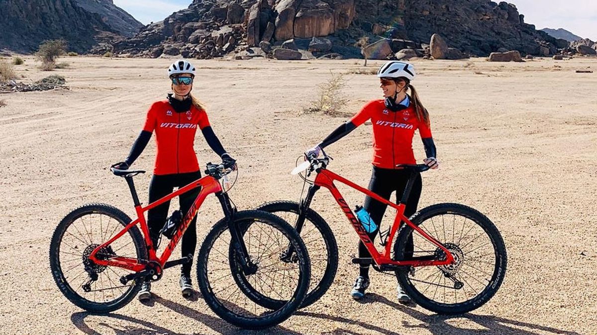 Esmeralda y Diana Vitoria, las hijas del fabricante de bicis retan al desierto y machismo de Arabia Saudí Esmeralda y Diana Vitoria, las hijas del fabricante de bicis retan al desierto y machismo de Arabia Saudí