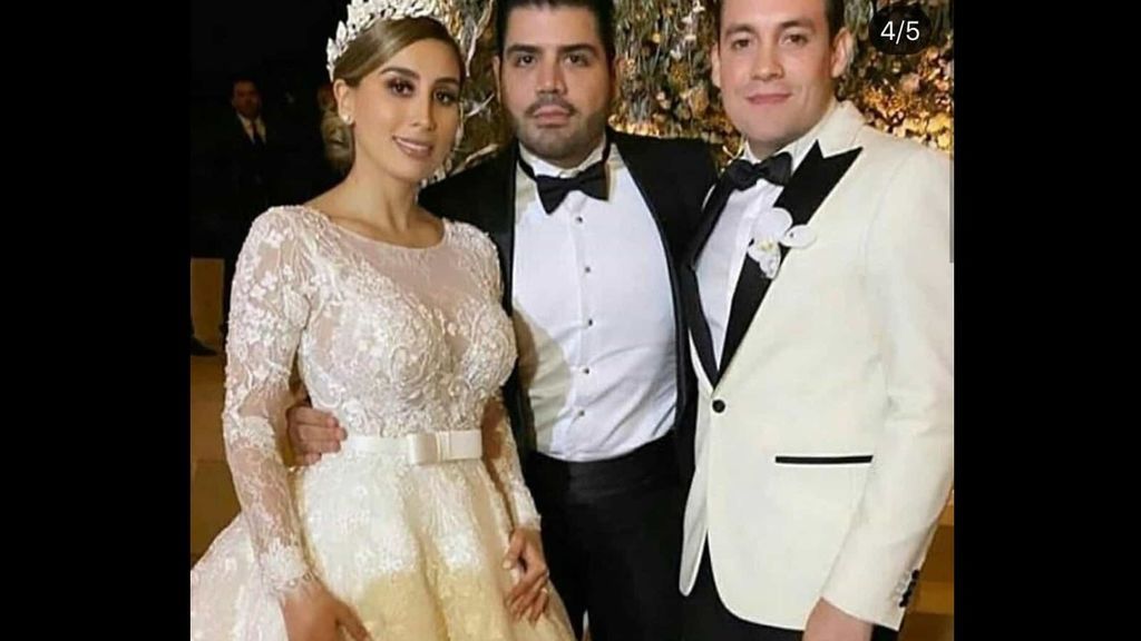 Lujo, coches blindados, armas y actuaciones en directo: la hija de 'el Chapo' Guzmán se casa en Culiacán Lujo, coches blindados, armas y actuaciones en directo: la hija de 'el Chapo' Guzmán se casa en Culiacán