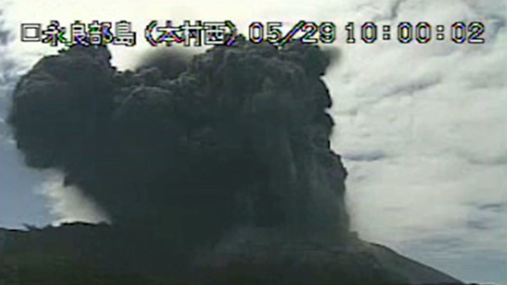 Alerta 3 en Japón tras la erupción de un volcán en una de sus islas del sur Alerta 3 en Japón tras la erupción de un volcán en una de sus islas del sur