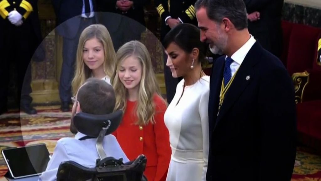 El momento en el que Echenique les niega el saludo a las Infantas Leonor y Sofía