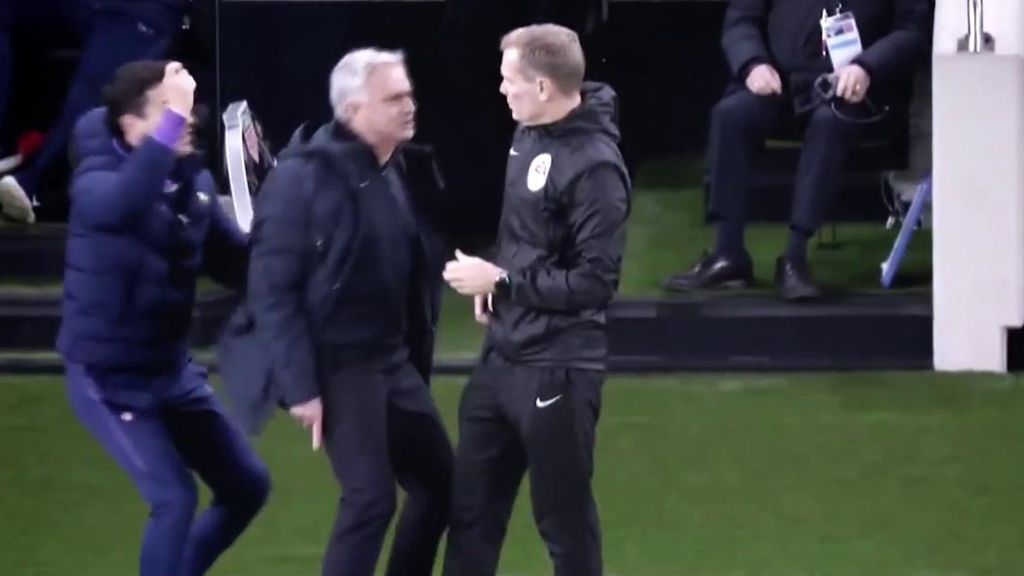 El show de Mou ante Pep
