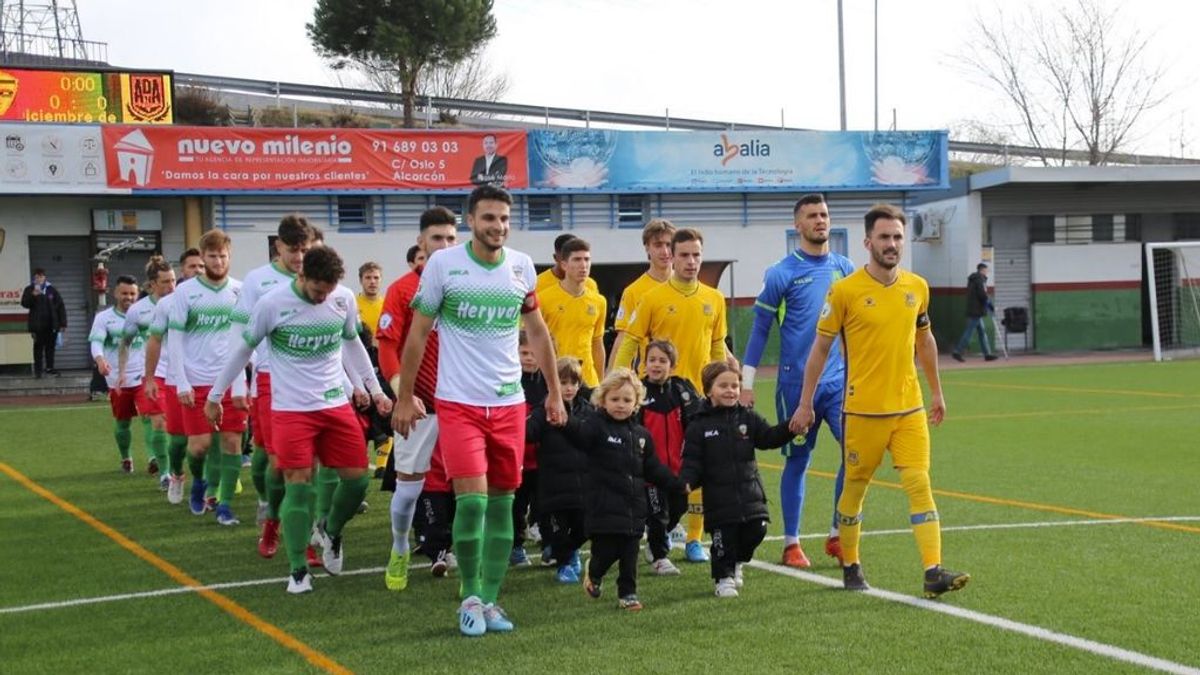 El árbitro suspende el partido tras el robo al Moratalaz en su vestuario mientras se jugaba la primera parte El árbitro suspende el partido tras el robo al Moratalaz en su vestuario mientras se jugaba la primera parte