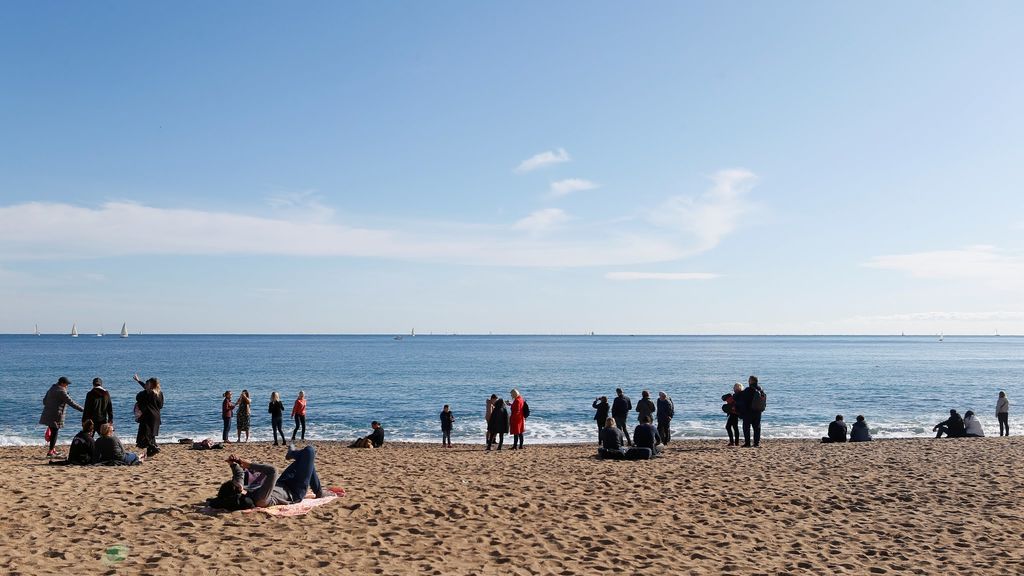 Playa, campo y terraceo: el ‘veranillo’ en los distintos puntos de España