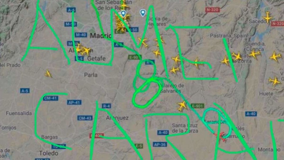 El comunity manager de Izquierda Unida bromea con la trayectoria del avión averiado para meterse con el alcalde de Madrid El comunity manager de Izquierda Unida bromea con la trayectoria del avión averiado para meterse con el alcalde de Madrid