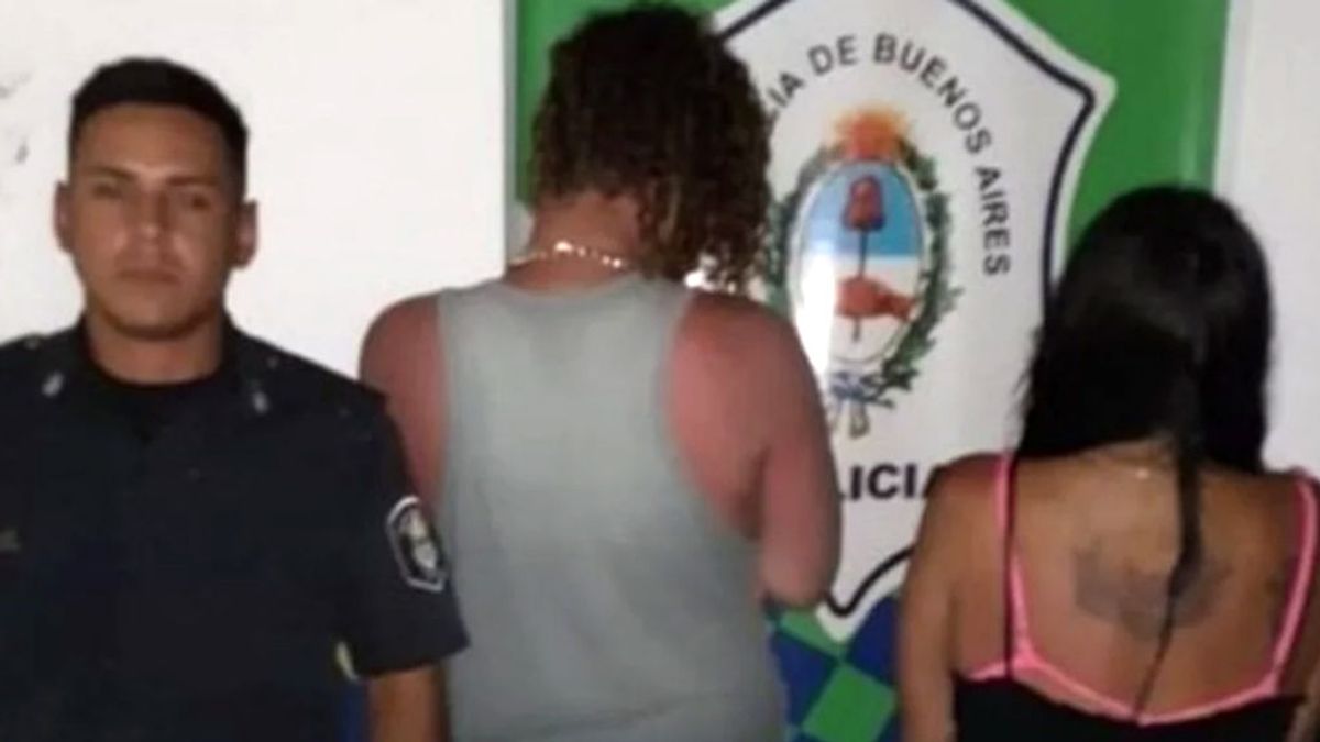 Entierran en la arena a su hija de dos años para tener sexo sin ser molestados en una playa argentina Entierran en la arena a su hija de dos años para tener sexo sin ser molestados en una playa argentina