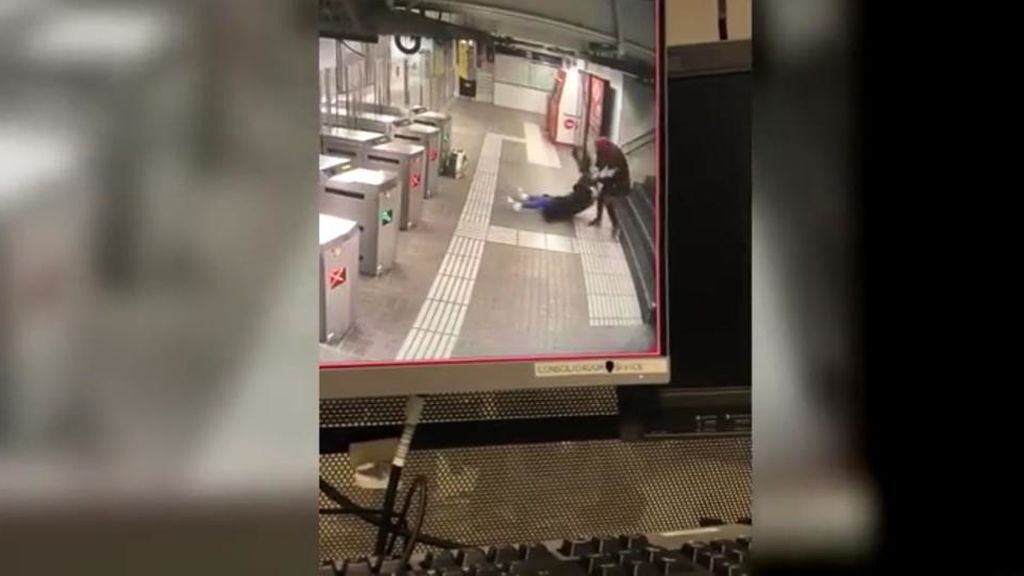 Agrede con mucha violencia a una mujer en el metro de Barcelona para robarle el bolso
